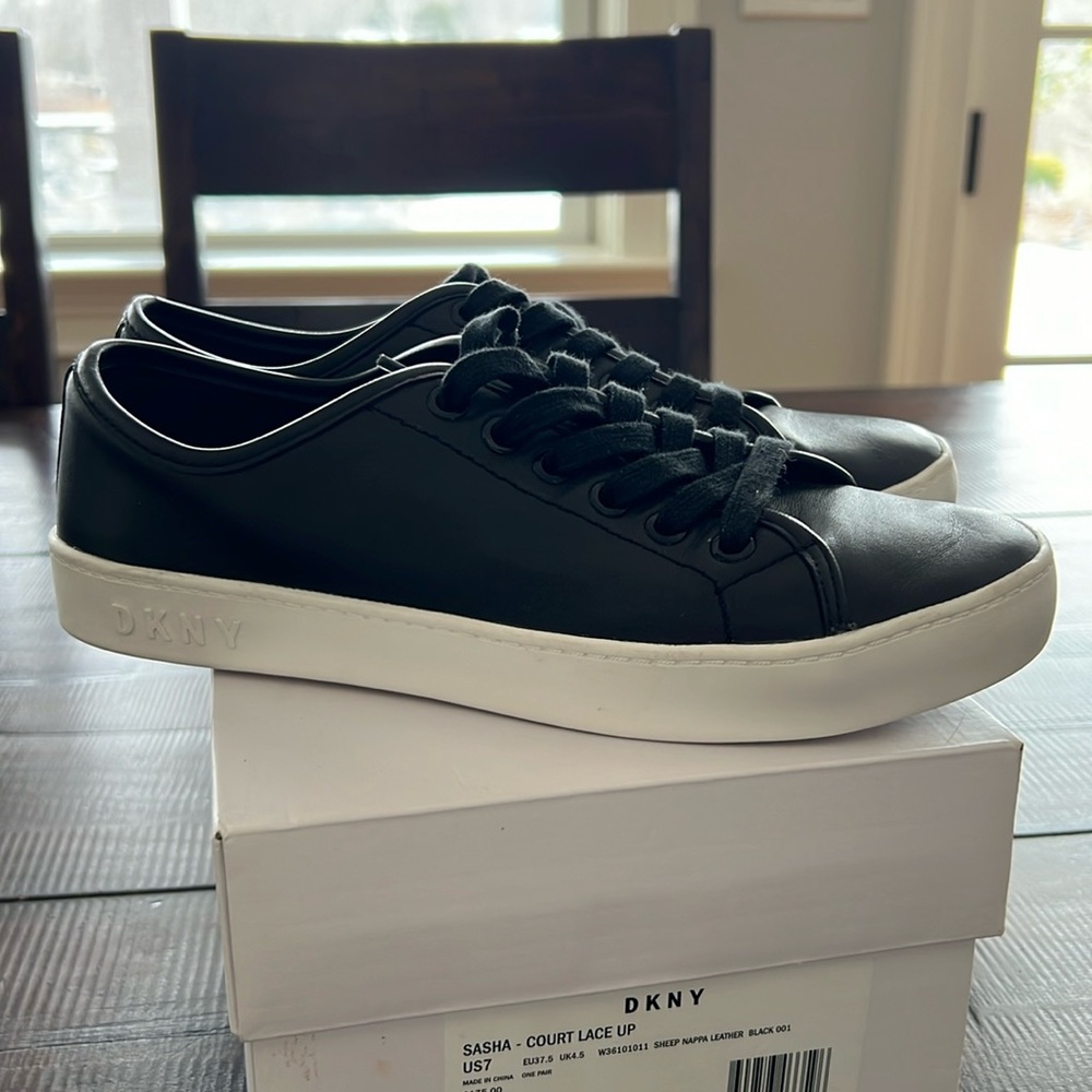 DKNY SASHA COURT LACE UP